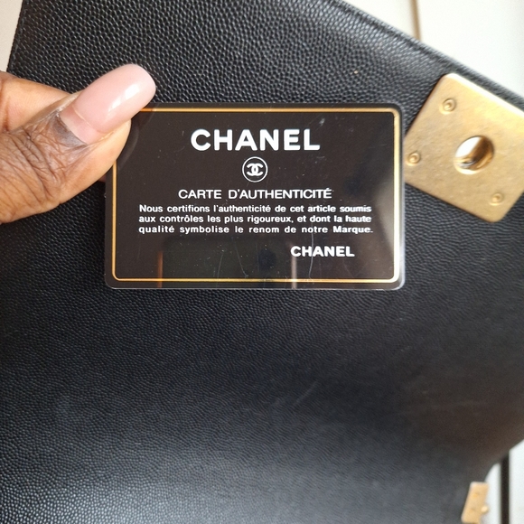 Chanel Large Black Boy Bag in Caviar Leather - Picture 4 of 12